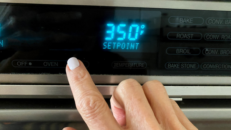 hand setting oven temperature to 350