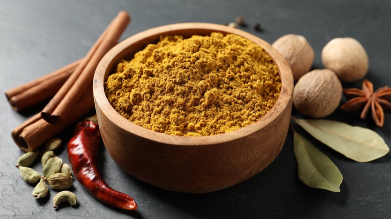 Curry powder with spices