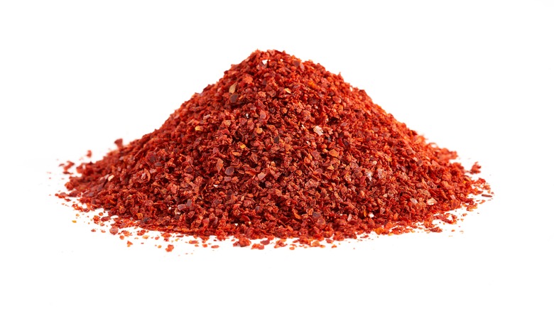 Dry red pepper flakes