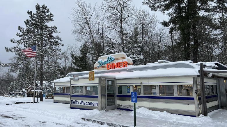 Exterior of Delta Diner in Wisconsin