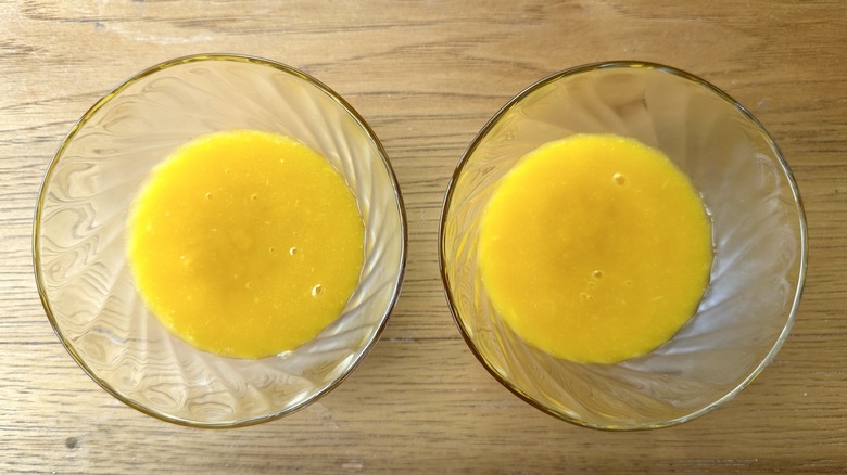pureed mangoes in two bowls