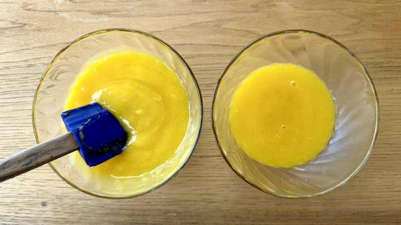 pureed mangoes in two bowls