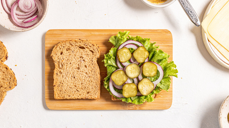 bread with lettuce and pickles