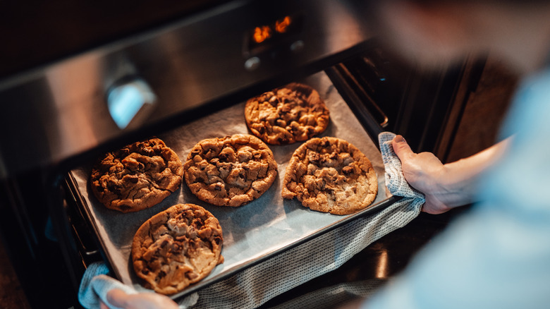 Baking cookies in the oven