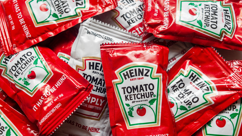 Pile of Heinz tomato ketchup packets