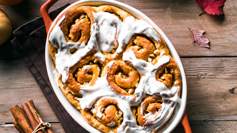 cinnamon rolls topping peach cobbler