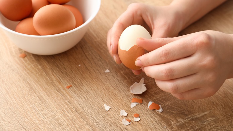Peeling fresh egg shell