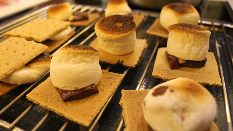 Making s'mores in oven