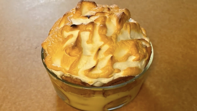 up close of Presley-style banana pudding in clear glass bowl