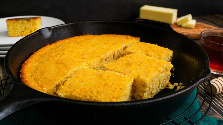 skillet of sliced cornbread