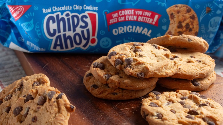 Package of Chips Ahoy! cookies next to cookies out of package