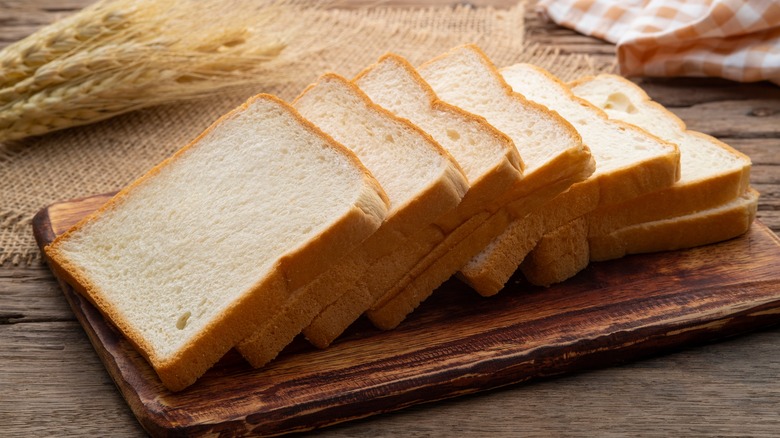 sliced white sandwich bread