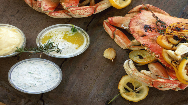 Crabs with lemon and butter