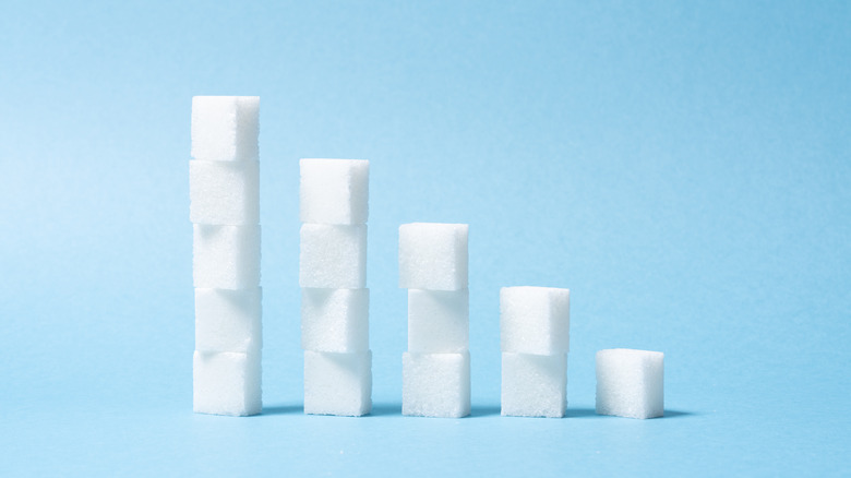 Sugar cubes in increasingly smaller columns