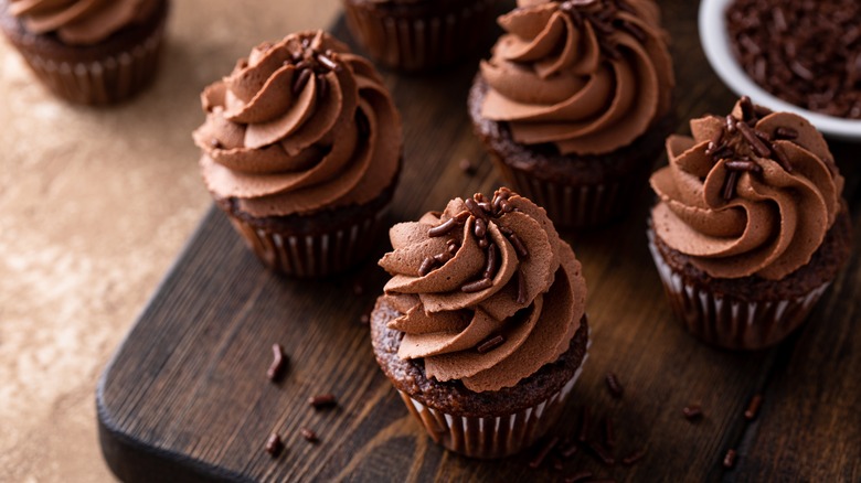 dark chocolate cupcakes and frosting