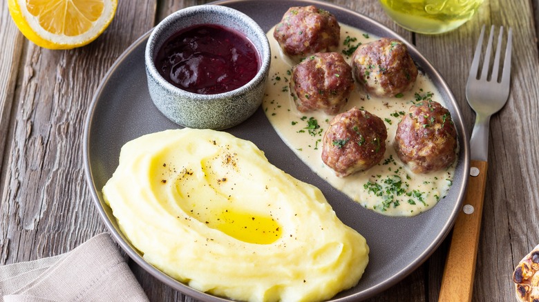 Swedish meatball dish 