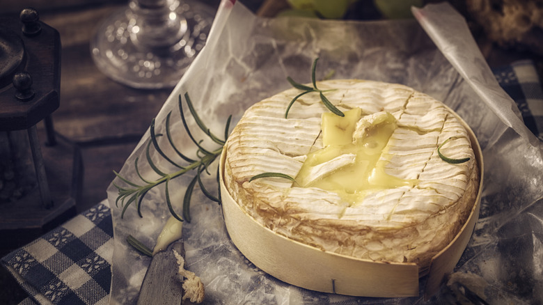 Baked brie with rosemary