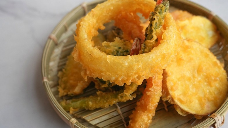 Mixed vegetable tempura with crispy crust