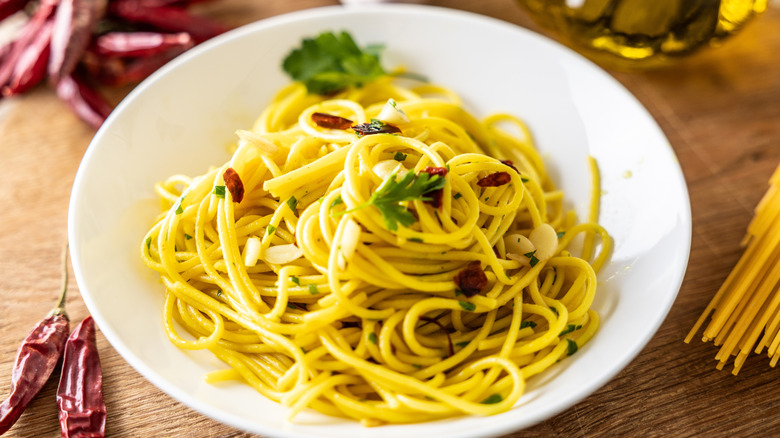 aglio e olio in a bowl