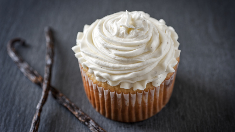 cupcake with buttercream icing, vanilla