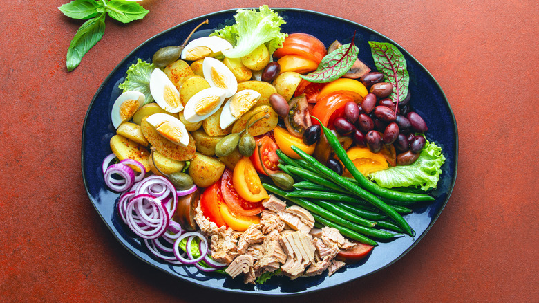 A big, colorful salad Niçoise