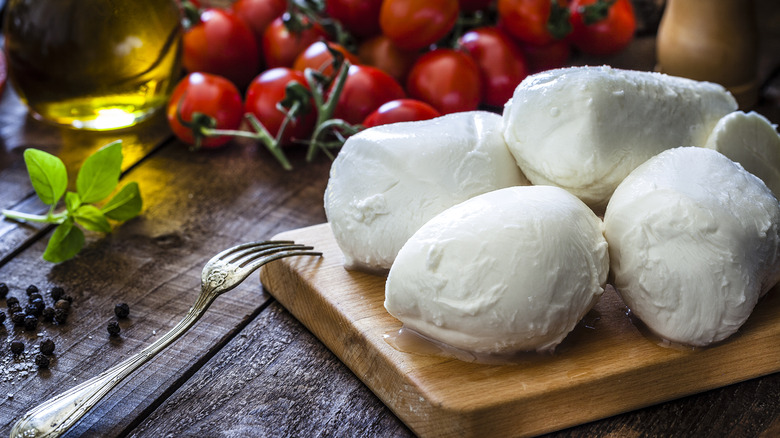 Fresh mozzarella on cutting board with fork