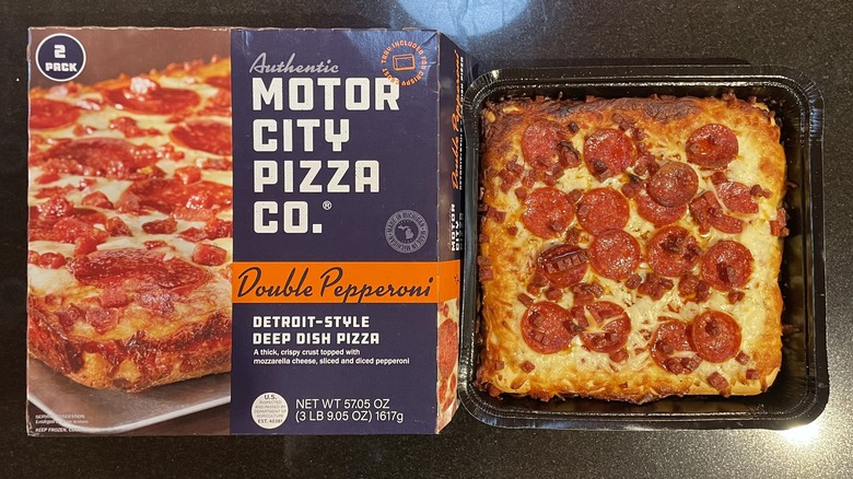 Motor pizza and box 