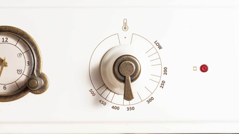 oven temperature gauge set to 350 F