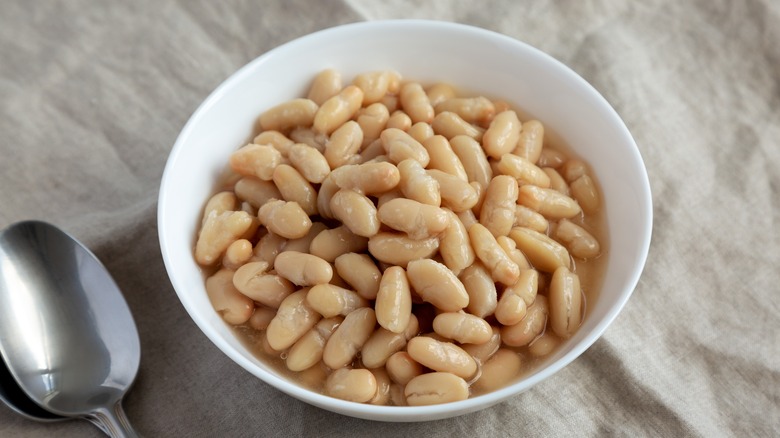 canned cannellini beans in bowl