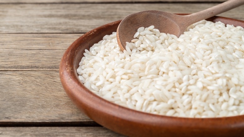 uncooked carnaroli in a bowl