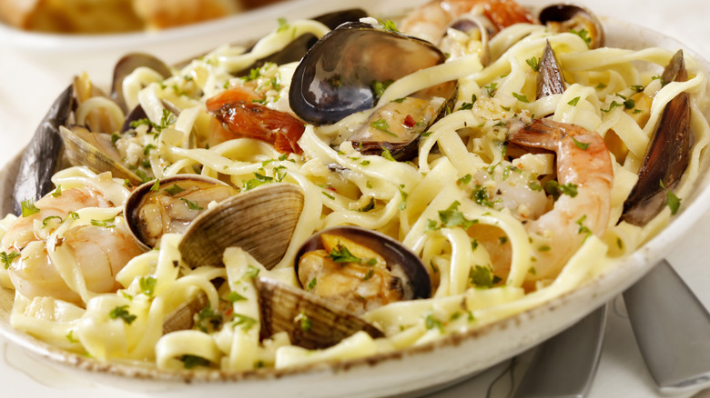 Pasta with clams in it