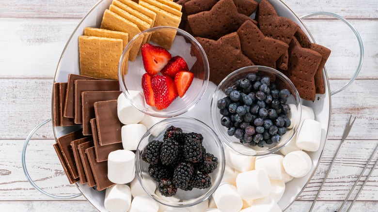 S'more tray with toppings
