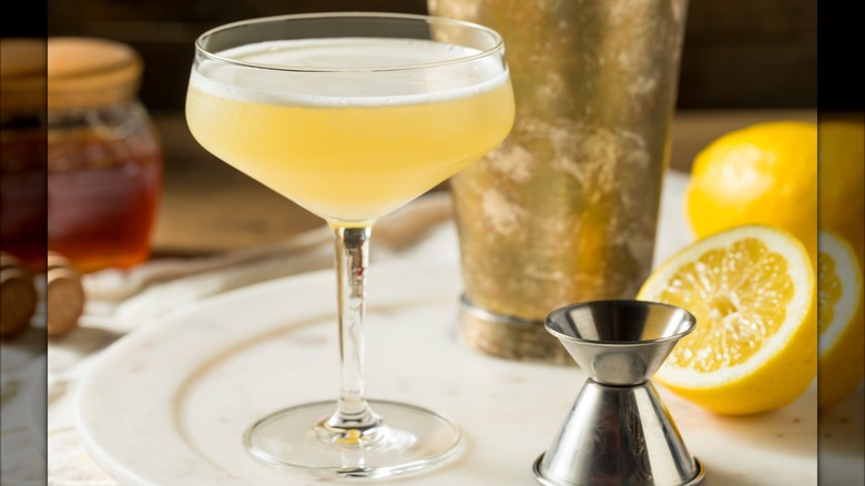 Bee's Knees cocktail