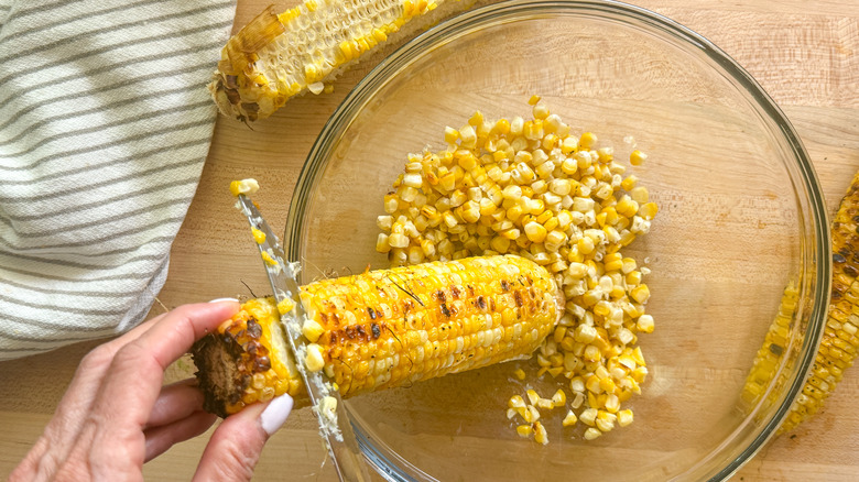 hand cutting off kernels