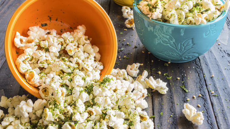 popcorn with green seasoning