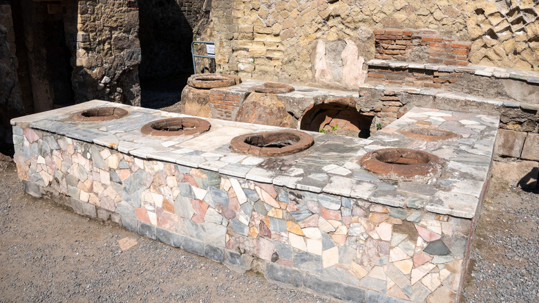 Remains of thermopolium at Herculaneum