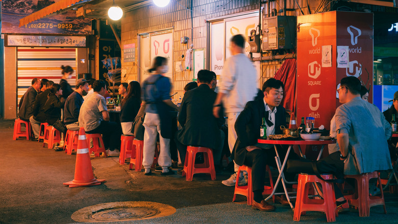 Korean nightlife and drinking