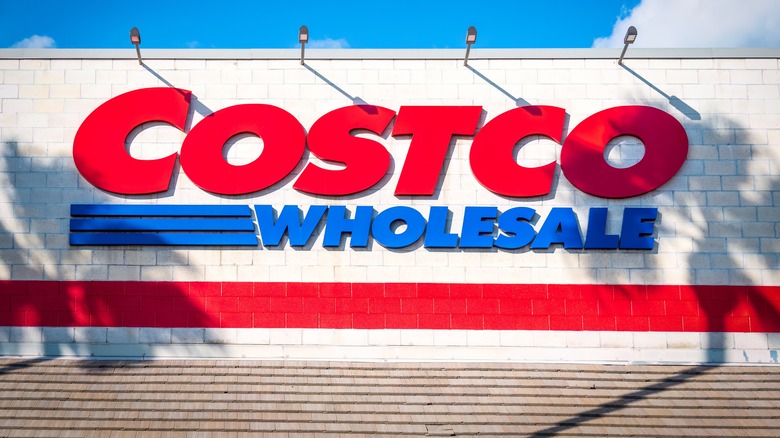 A sign for Costco