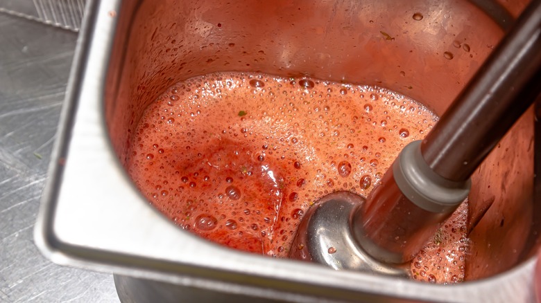 blending tomato sauce