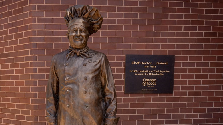 Statue of Chef Hector Boiardi