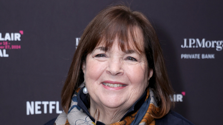 A headshot of celebrity chef Ina Garten smiling at a red carpet event.