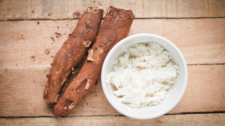 Tuca roots next to a bowl of mashed yucca