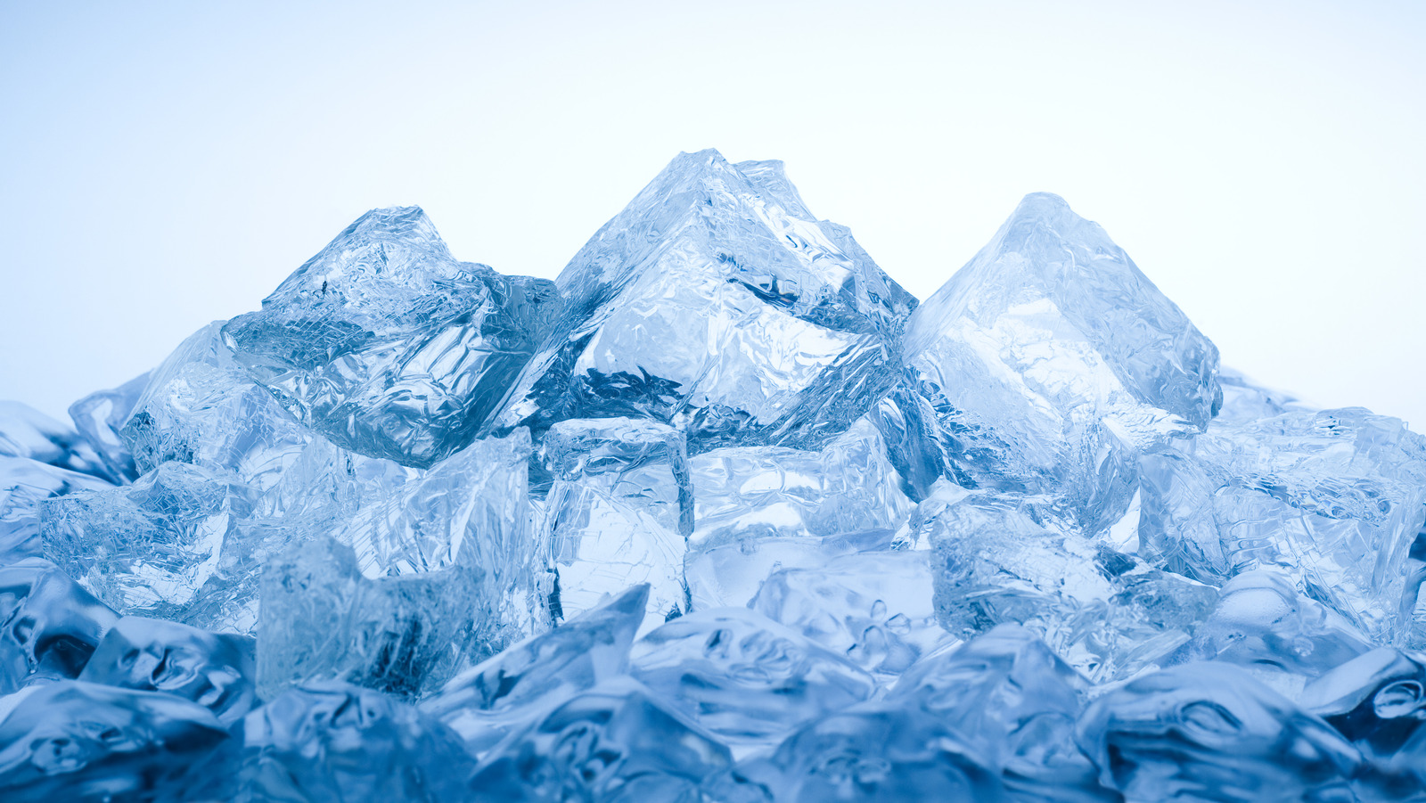 Wie lange dauert es wirklich, bis eine Schale mit Eiswürfeln gefriert?