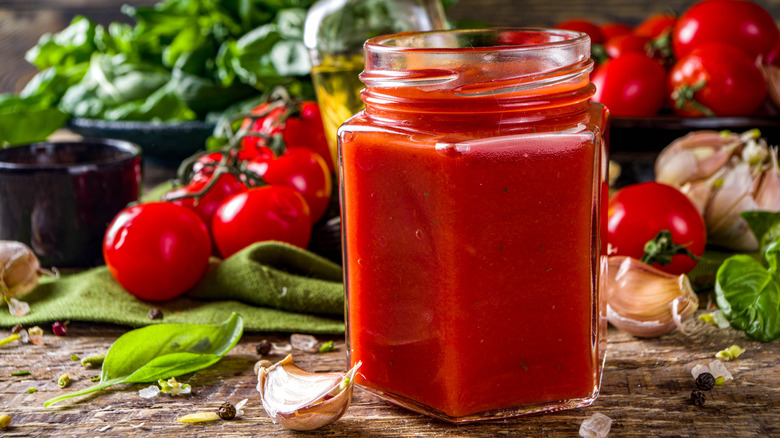 Jar of tomato sauce 