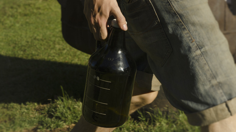 Person transporting a beer growler