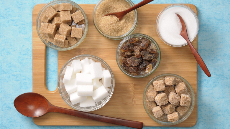 different types of sugar in bowls