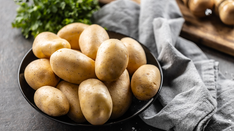 Potatoes in a black bowl