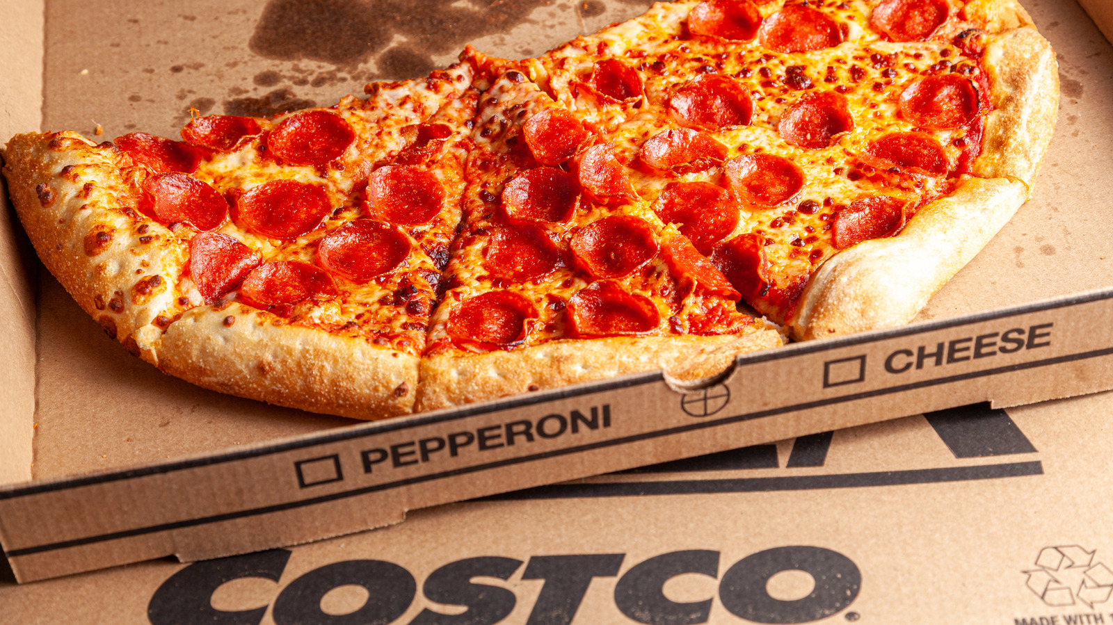 How many slices are in Costco's food court pizza?