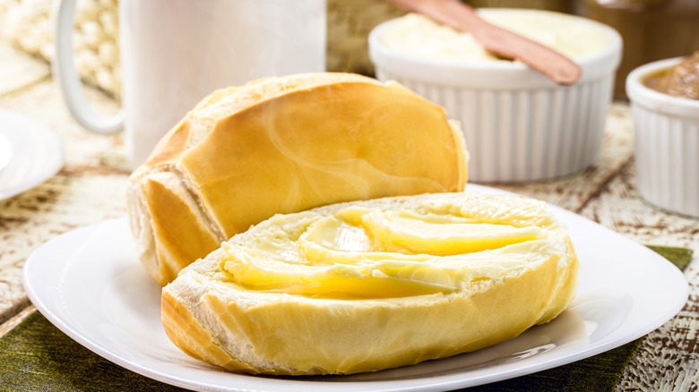 Buttered bread on a plate