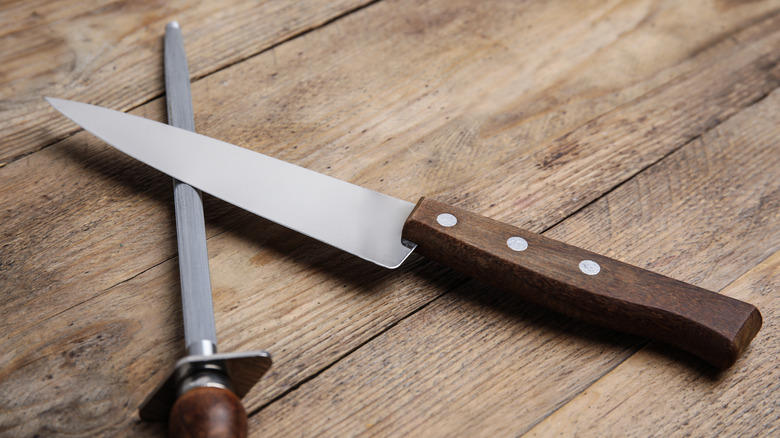 A knife sharpening steel